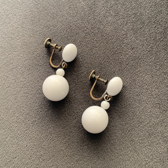 Vintage Milk Glass Drop Earrings - Picture 2 of 4